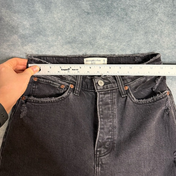 Abercrombie & Fitch Womens Jeans The Dad High Rise Size 26/2 Black Distressed - Picture 4 of 16